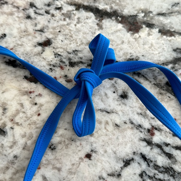 Aerie bikini top; crochet style, underwire push up 34D - Picture 5 of 7